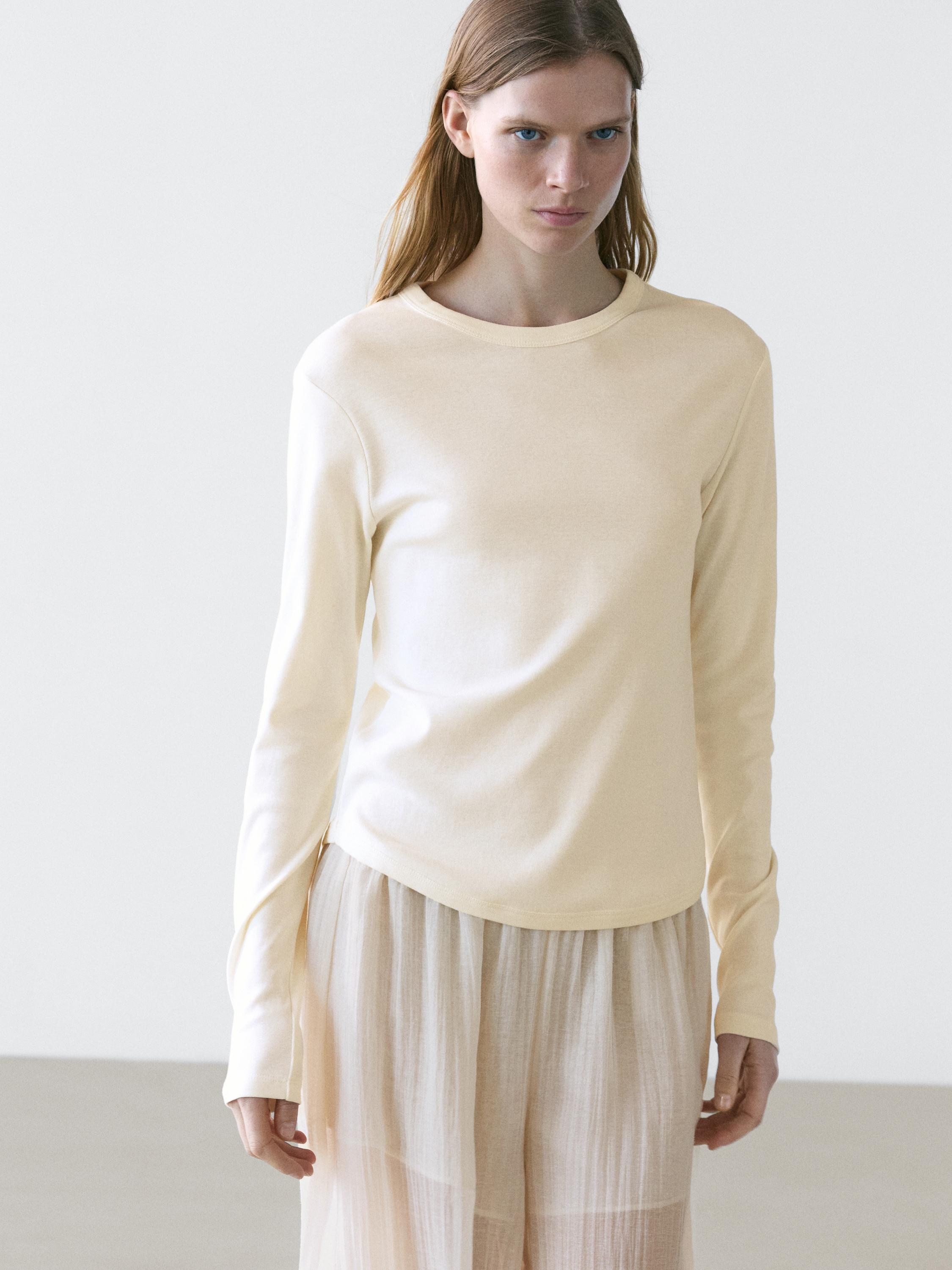 Long sleeve T-shirt with rounded hem